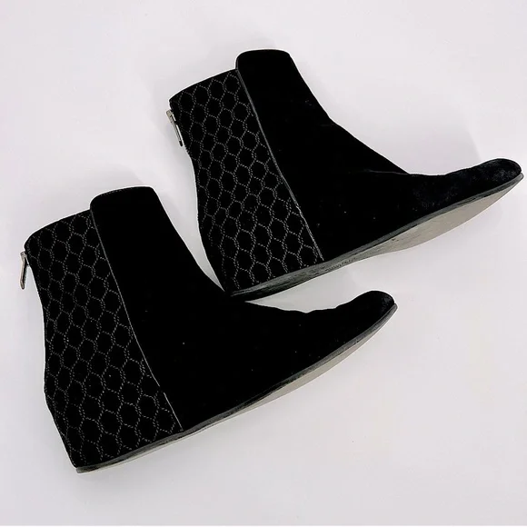 Aquatalia Women Suede Leather Chelsea Boots Black Wedge Heels Booties Size 8.5 - Picture 1 of 10